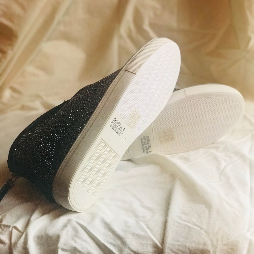 Shoes - Picture 3 of 4